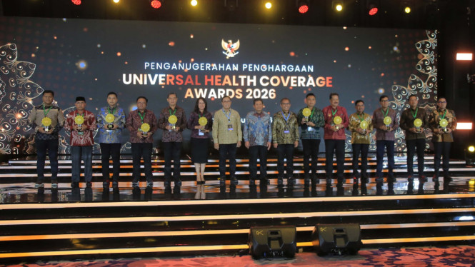 Pemkot Tangerang saat terima penghargaan UHC 2026