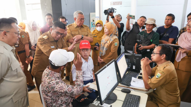 Momen Gubernur Banten mengunjungi salah satu sekolah swasta di Tangerang
