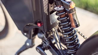 Bukan Sekadar Empuk! Begini Cara Memilih Shock Breaker yang Tahan Lama dan Nyaman untuk Motor Harian