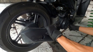 Jangan Tunggu Bocor! Ini Tanda-Tanda Ban Motor Harus Diganti dan Cara Memilih Ban Tubeless yang Awet