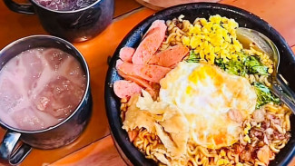 Ada yang Baru di Purwokerto! Sepiring Mie Panas: Sensasi Menyantap Indomie Clay Pot Jodohnya Musim Hujan