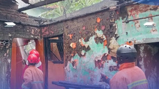 Ludes! Kebakaran Melanda Rumah Warga di Karangpucung, Purwokerto Selatan Akibat Korsleting Listrik