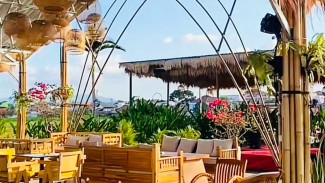 Sunset Terrace! Cafe Estetik Vibes Ala Bali di Purwokerto Nuansa Tropis Adem