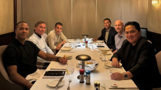 Usai Timnas Indonesia Kalah Telak Melawan Australia, Erick Thohir Temui Patrick Kluivert