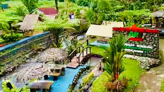 Gubug Panemon: Kuliner Hits di Banyumas, Nikmati Sensasi Makan di Pinggir Sungai yang Syahdu!