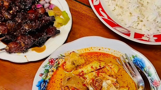 Pawon Iwak Kali Cilacap: Promo Lontong Gulai Kambing Merah & Sate Kambing, Rasanya Juara!
