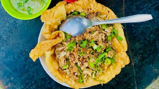 Mie Ayam Bu Ratih Purbalingga: Hidden Gem Syahdu di Bawah Pohon, Uniknya Beli 2 Porsi Mie Gratis Ikan Cupang