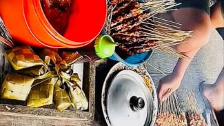 Sate Ayam Madura Bu Umar: Cobain Sate Balungan Legendaris di Pancurawis, Purwokerto Selatan  Melegenda Lebih 40 Tahun
