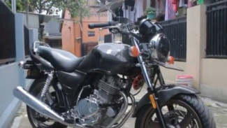 Motor Sport Touring Legendaris Suzuki Thunder 250 dengan Performa Tangguh