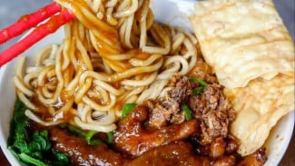 Viral di Kalangan Anak Muda! Mie Ayam Mbak Kimun Jadi Spot Kuliner Hits di Purwokerto, Harga Hanya Rp...