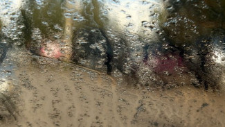 Bukan Karena AC! Ini Penyebab Sebenarnya Kaca Mobil Berembun dari Luar dan Solusi Ampuhnya