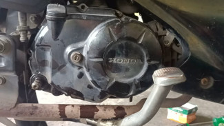 Honda Revo Bunyi Tek-Tek Saat Langsam? Ternyata Bukan Mesin, Ini Biang Masalah dari Kopling yang Sering Diabaikan!