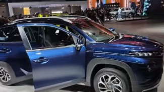 Mobil Kecil, Rasa Sultan! Suzuki Fronx 2025 Bikin Heboh: Fitur Futuristik & BBM Irit Gila, Tapi Ada Titik Lemahnya!