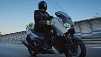 Apakah Yamaha XMAX 300 Worth It? Kenali Lebih Dalam Performa dan Fitur Canggih yang Ditawarkan!