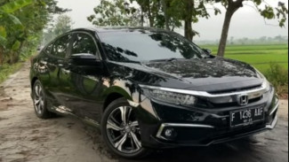 Pengen Mobil Stylish, Kencang, dan Aman Buat Harian? Honda Civic Turbo Bukan Sekadar Gaya-Gayaan, Ini Buktinya!