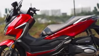 Jangan Beli Skuter Sebelum Lihat Honda Forza 250: Desain Elegan, Mesin Gahar, Fitur Keamanan Level Dewa!