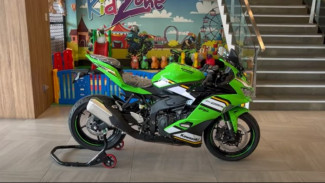 Tampil Lebih Gahar! Kawasaki Ninja ZX-25R SE 2025 Hadir dengan Fitur Premium dan Performa Mesin 48 PS yang Memukau