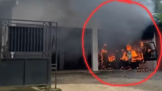 Mobil Sedang Terparkir Pada Rumah di Banjarnegara Habis Terbakar