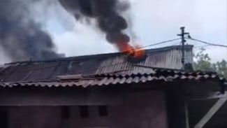 Kebakaran Menimpa Rumah Warga Di Sumbang, Banyumas Diduga Api Bersumber Saat Masak Air