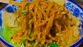 Tjemara Noodle Bar! Ngebakmie Gaya Bar Pertama di Purwokerto, Tiap Minggu Ada Promonya