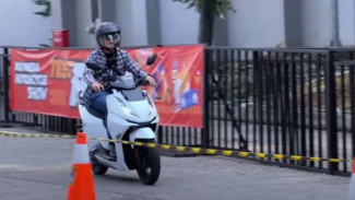 Gaya Futuristik dan Fitur Canggih! Alva N3 Resmi Rilis Tiga Warna Baru, Siap Saingi Skuter Listrik Lain