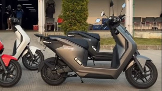 Tampil Stylish, Irit, dan Dapat Diskon! Inilah Alasan Honda EM1 e Jadi Motor Listrik Idaman Anak Muda Kota