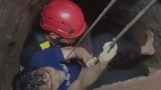 Sempat Menolak Di Evakuasi, Seorang Remaja Tercebur Ke dalam Sumur di Sumbang Banyumas