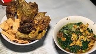 Mie Ayam Legendaris Asli Purwokerto Nih! Rasanya Lezat Ada Remahan Kacang