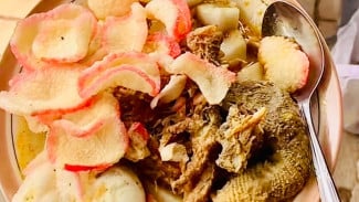 Lontong Kari Bandung yang Tak Pernah Diam, Jejak Rasa yang Setia Dikejar Pelanggannya di Purwokerto