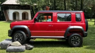 Tampil Klasik tapi Makin Canggih, Interior Suzuki Jimny 2025 Ini Bikin Kamu Nggak Mau Turun dari Mobil!