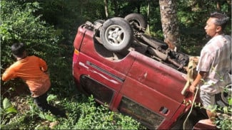 Mobil Terperosok ke Jurang di Sruweng Kebumen, Kendaraan Cukup Parah