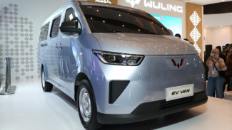 Sasar Segmen Komersial! Wuling Luncurkan Mobil Van Listrik di PEVS 2025, Simak Spesifikasinya