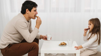 Nggak Cuma Ngobrol Biasa! Ini Jenis Percakapan yang Bikin Kamu Makin Dekat dan Nyambung Sama Anak