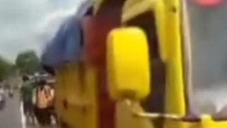 Tragis! Dugaan Kronologi Seorang Wanita Tertabrak Truk di Jalan Raya Rawalo Banyumas