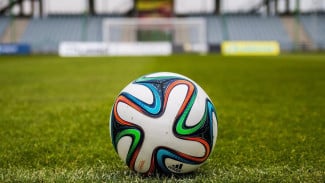 Lebih dari Sekadar Permainan: Kekuatan Sosial, Ekonomi, dan Budaya Sepak Bola