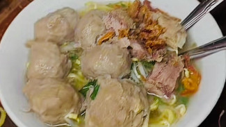 Salah Satu Bakso Favorit di Purwokerto! Kantin Bakso Amin, Legendaris Sejak 1980 Rasanya Tetap Konsisten