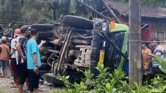 Update: Informasi Identitas Korban Kecelakaan Besar Dump Truk VS Angkot di Kalijambe, Purworejo