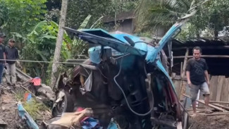 Polisi Masih Lakukan Penyelidikan Penyebab Kecelakaan Maut Dump Truk VS Angkot di Purworejo