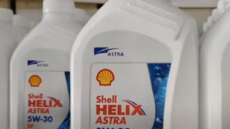 Mau Tahu Cara Mengganti Oli Mobil yang Benar? Simak Langkah Mudah Ini yang Bisa Kamu Coba Tanpa Perlu ke Bengkel!