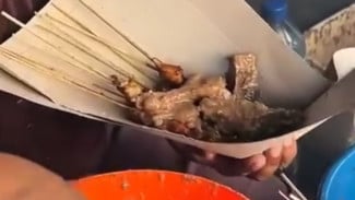 Legendaris Sate Balungan Bu Umar di Purwokerto Selalu Dicari Pembeli, Baru Sebentar Langsung Habis