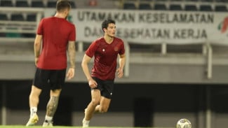 Elkan Baggott Tiba Diam-Diam di Bali, Sinyal Kuat Dipanggil Patrick Kluivert untuk Bela Timnas Indonesia?