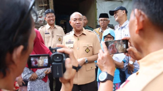 Bupati Sadewo Akan Bedah Rumah, Beri Bantuan untuk Seorang Warga di Karanglewas, Banyumas