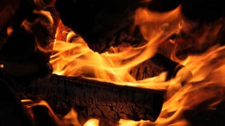 Sabtu Pahing: Weton Api Besar yang Membakar Jalan Hidupmu, Simak Sisi Lainnya!