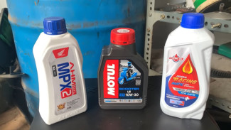 Jangan Salah Pilih Oli! Simak Perbandingan AHM MPX2, Motul Biru, dan Federal Racing Matic