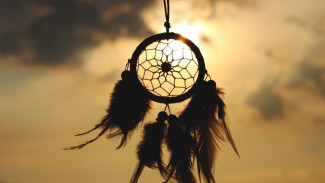 Senin Pahing: Weton Si Pemimpi Tinggi dengan Hati Sederhana