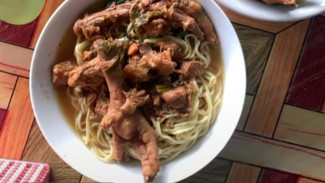 Serbu! Mie Ayam Idola Khas Solo Ada di Banyumas, Porsi Banyak Harga Hanya Rp 10 Ribu