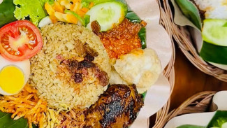 Sarapan Nasi Kebuli 5 Ribuan di Nasi Kebuli Cak Quznul Purwokerto? Bisa Banget di Sini!