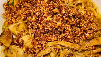 Mie Ayam Sawoan Patikraja! Surga Mie Ayam dengan Pilihan Topping Melimpah dan Harga Bersahabat