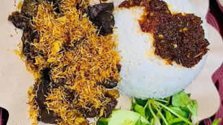 Nostalgia Sego Meduro Murah dan Otentik Dekat Kampus UMP, Resep Turun Temurun Sejak 1997!