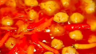 Bakso Mercon Ambil Sepuasnya 20K di Seblak Suki Juragan, Tantangan Pedas yang Bikin Ketagihan!